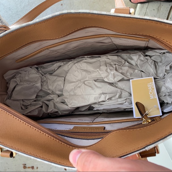 Michael Kors Morgan Large PVC Shoulder Tote - Picture 3 of 3